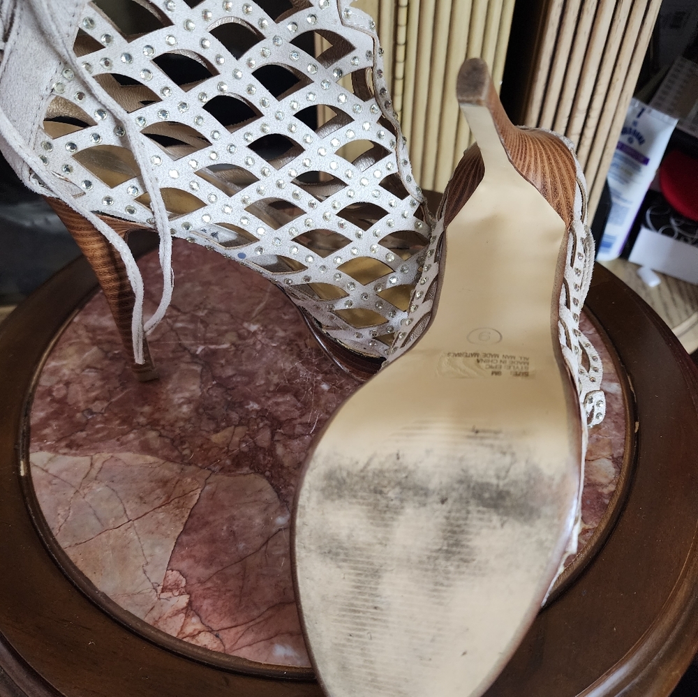 Lattice Rhinestone Heel - Picture 4 of 4